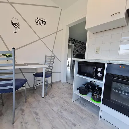 Apartament Anjas In Syke-am Bahnhof, Zentral Aber Ruhig, 2 Zimmer, Terrasse, Parkplatz, Bremen Nur 25 Km Syke