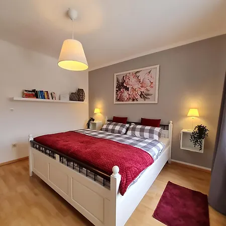 Apartment Anjas In Syke-am Bahnhof, Zentral Aber Ruhig, 2 Zimmer, Terrasse, Parkplatz, Bremen Nur 25 Km *