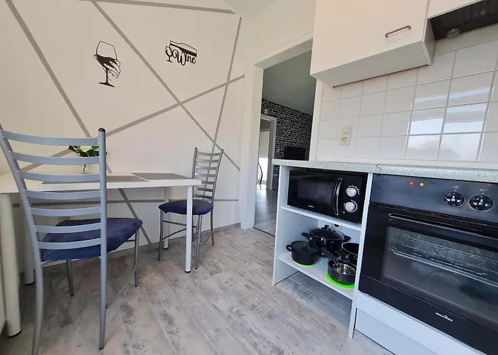 Apartamento Anjas In Syke-am Bahnhof, Zentral Aber Ruhig, 2 Zimmer, Terrasse, Parkplatz, Bremen Nur 25 Km Syke